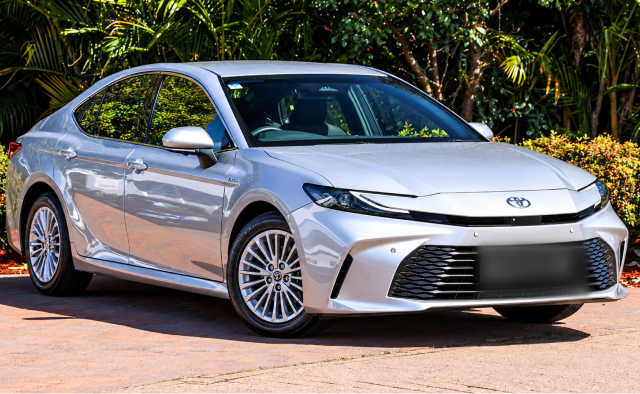 Toyota Camry SL Hybrid available for rideshare rental